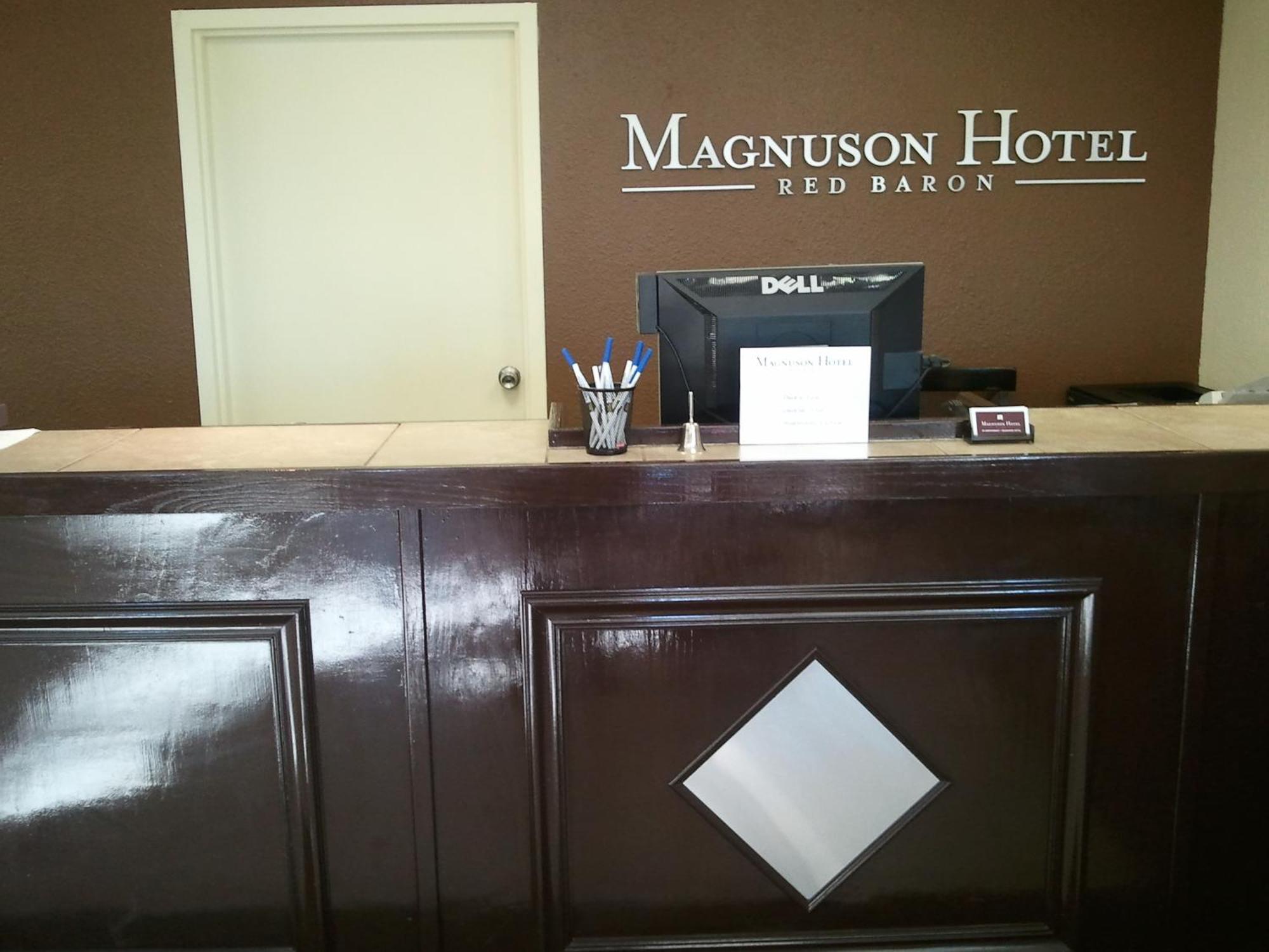 Magnuson Hotel Red Baron Garden City Exteriör bild