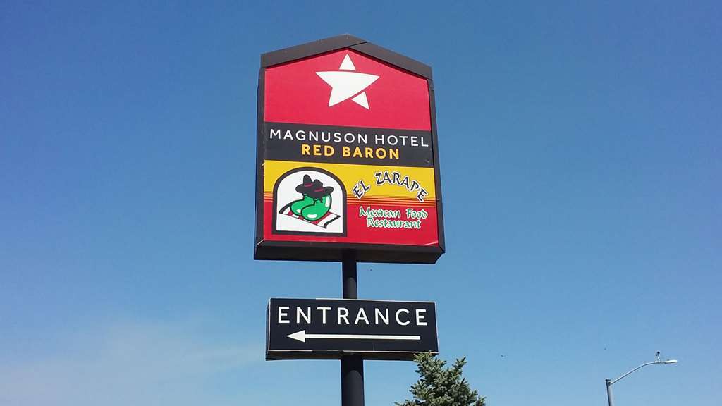Magnuson Hotel Red Baron Garden City Exteriör bild